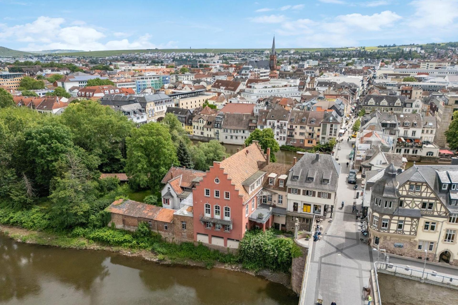 Altstadt Am Wasser Mit Parkplatz Und Grossem Garten Apartment